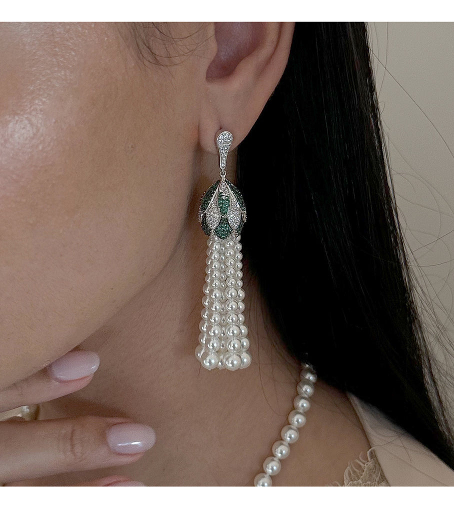 أقراط من لؤلؤة صدفية نحاسية مع زركونيا مكعبة خضراء