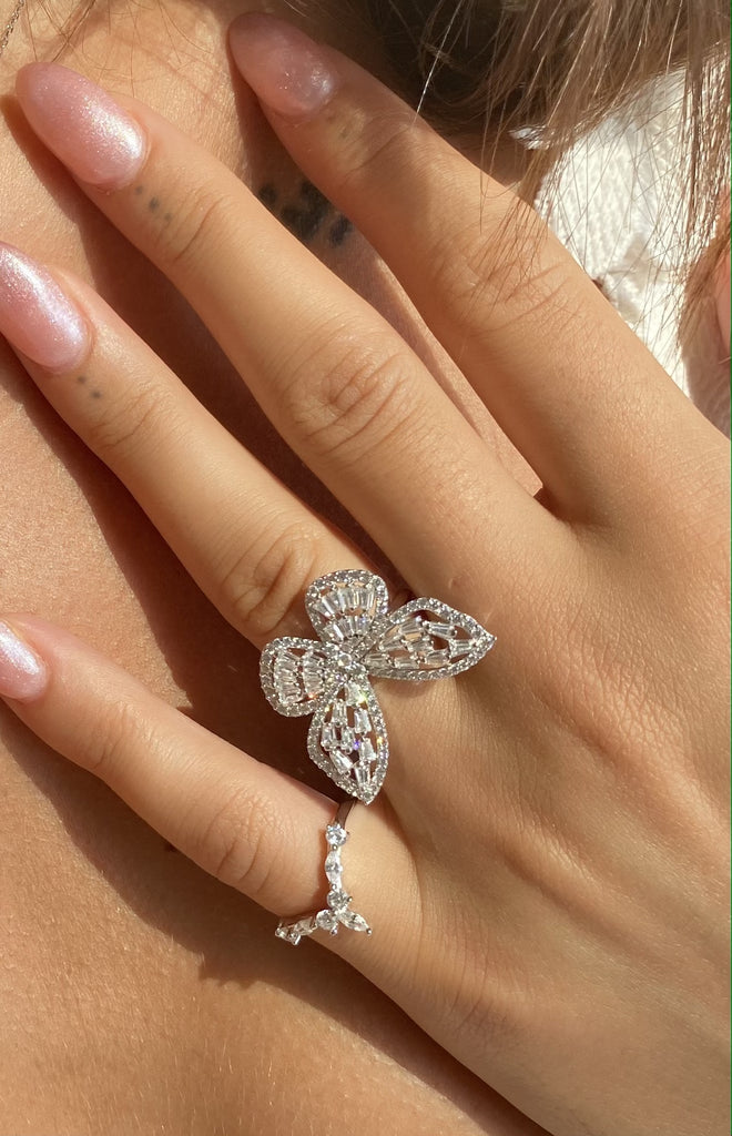 Sweet Butterfly Ring خاتم على شكل فراشة مرصّعة بأحجار الزركون